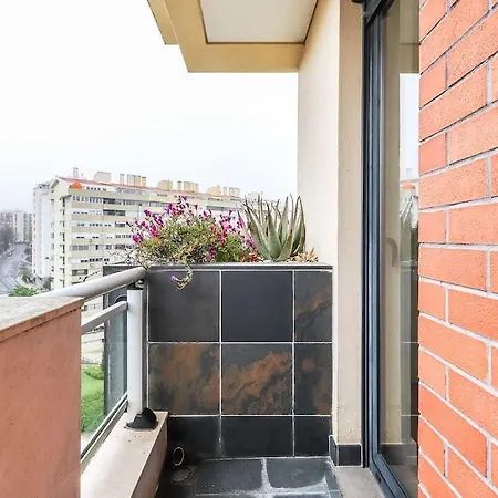 Vita Portucale ! Miraflores Sky View With Balcony Algés